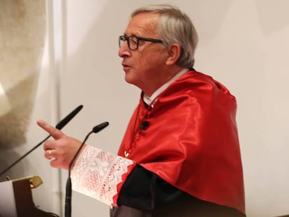 Juncker pronuncia unas palabras, durante el acto en el que ha sido investido doctor honoris causa por la Universidad de Salamanca.