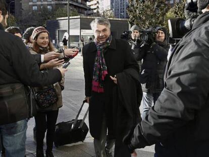 Agustín Martínez, abogado de tres de los jóvenes acusados accede al Tribunal Superior de Justicia de Navarra.