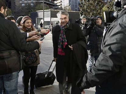 Agustín Martínez, abogado de tres de los jóvenes acusados accede al Tribunal Superior de Justicia de Navarra.