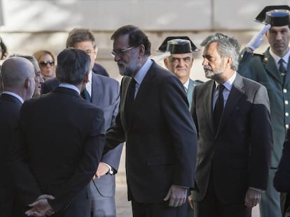 Mariano Rajoy a la llegada a la capilla ardiente, este martes por la mañana.