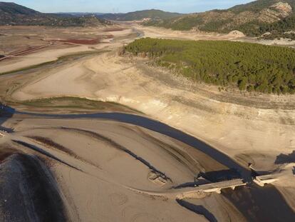 Repaso desde el aire a los principales problemas del río Tajo.