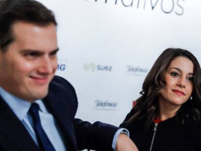 El líder de Ciudadanos, Albert Rivera, junto a Inés Arrimadas. Emilio Naranjo EFE. En video, declaraciones de la candidata de Ciudadanos, Inés Arrimadas.