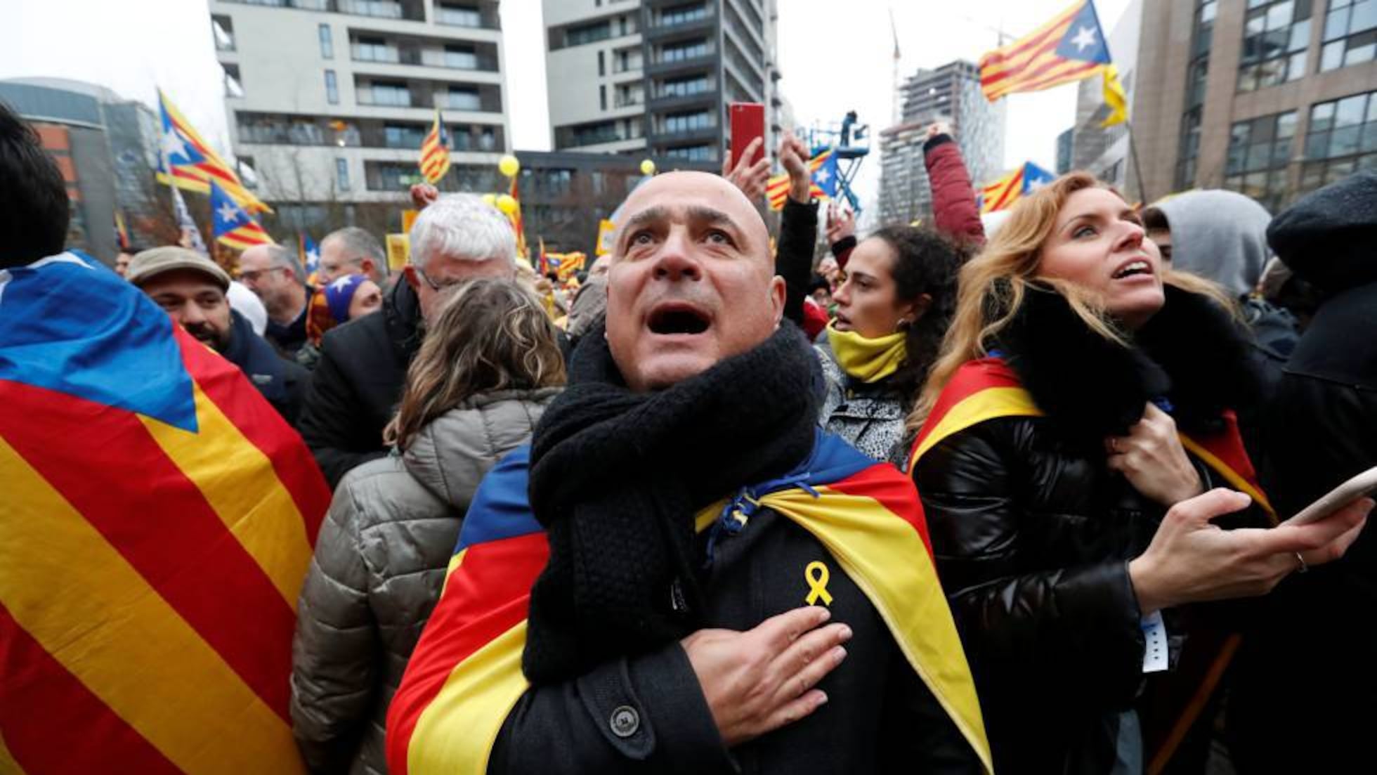 Los independentistas llenan Bruselas de amarillo y esteladas | España