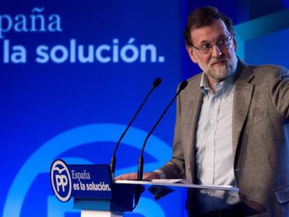 El presidente del Gobierno, Mariano Rajoy, clausura un acto de campaña electoral en Lleida.