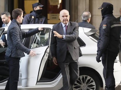 El expresidente de la Junta Manuel Chaves llega este jueves a la Audiencia de Sevilla.
