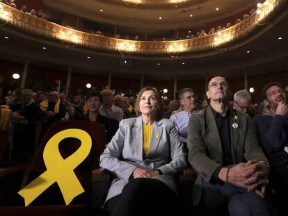 Carme Forcadell, Raül Romeva, Gabriel Rufián, y Albano Dante Fachin durante el acto de campaña de ERC en Sabadell. En vídeo, el resumen del último debate electoral.