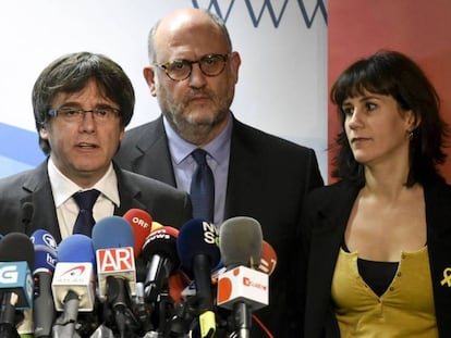 Puigdemont comparece ante la prensa el día después del 21-D. J