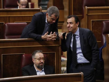 Fernando Martínez-Maillo, junto a Toni Cantó y Juan Carlos Girauta. En vídeo, declaraciones de Xavier García Albiol, candidato del Partido Popular a la presidencia de la Generalitat, en precampaña.