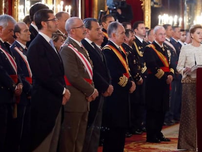 La ministra de Defensa, María Dolores de Cospedal (d), durante su discurso en la celebración hoy de la Pascua Militar.