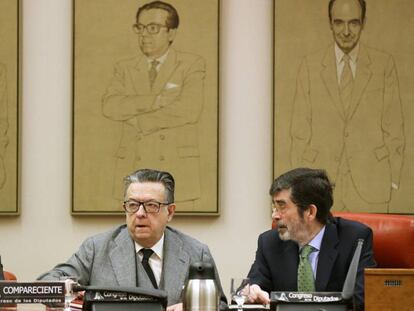 Herrero de Miñón en el Congreso junto a Alicia Sánchez Camacho y Enrique Serrano.
