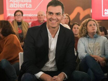 El secretario general del PSOE, Pedro Sánchez, interviene en la primera de las más de 50 Asambleas Abiertas.