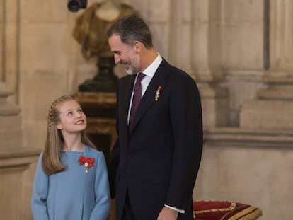 El Rey y doña Leonor en su primer acto oficial en el Palacio Real.