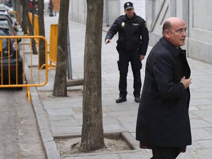 El coronel de la Guardia Civil Diego Pérez de los Cobos a su llegada al Tribunal Supremo. En vídeo, Pedro Fernández (Vox) valora su declaración.