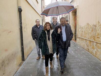 FOTO: El secretario de Organización del PSOE, José Luis Ábalos, este domingo, en Teruel. / VÍDEO: Declaraciones de Rajoy en Córdoba, este domingo.