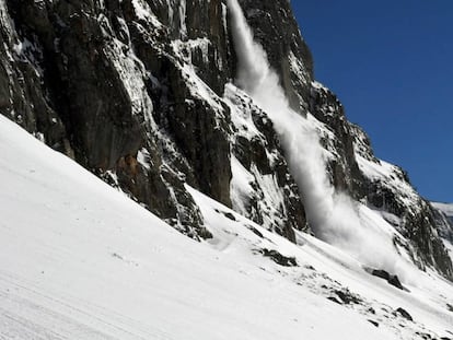 Alud de nieve en La Cueta, en León, este jueves.