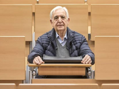 Miguel Castillo, el hombre de 80 años que se va con la beca Erasmus a Italia, en la facultad de Historia de Valencia.