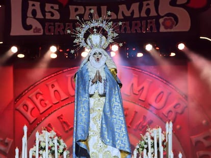 Espectáculo de la drag queen Sethlas en el Carnaval de Las Palmas de 2017.