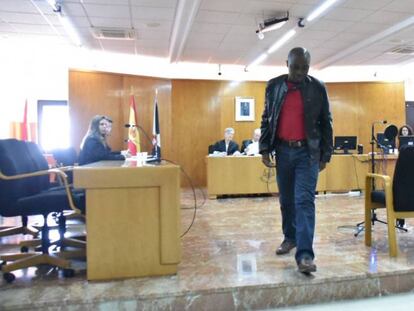 El padre del ‘niño de la maleta’ elude la prisión y tendrá que pagar una multa de 92 euros