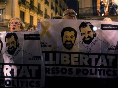 Manifestación por la liberación de 'los Jordis'. En vídeo, declaraciones de Esteban Beltrán, director de Amnistía Internacional en España.