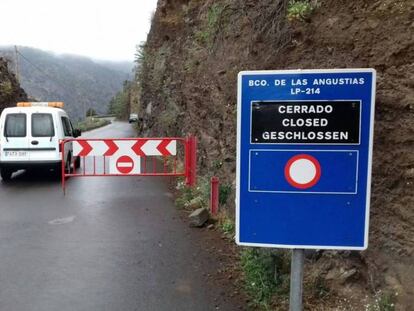 El Cabildo de La Palma ha cerrado las carreteras LP-105 Los Tilos, LP-109 Las Mimbreras y LP-214 Los Brecitos.