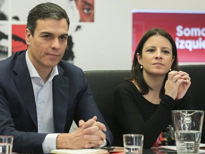 Pedro Sánchez y Adriana Lastra, este lunes en la reunión de la ejecutiva del PSOE.