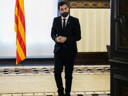 Roger Torrent, este lunes en el Parlament de Cataluña. En vídeo, declaraciones de los distintos portavoces del parlamento catalán sobre la investidura de Jordi Sànchez como president.