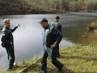 La Guardia Civil en la zona en la que fue hallado el cadáver de Paz Fernández.