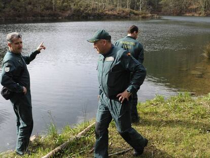 La Guardia Civil en la zona en la que fue hallado el cadáver de Paz Fernández.