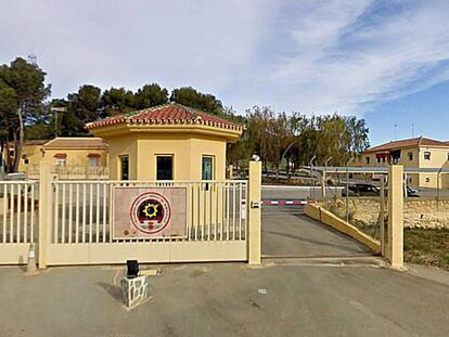 Entrada del acuartelamiento aéreo de Bobadilla, en Antequera (Málaga).