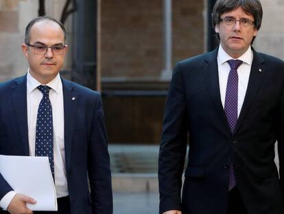 Jordi Turull y Carles Puigdemont, en el Palau de la Generalitat el 17 de octubre.