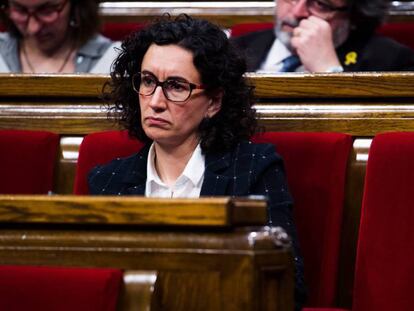 FOTO: La secretaria general de ERC, Marta Rovira, este jueves en el Parlament. / VÍDEO: ¿Dónde están los líderes huidos?