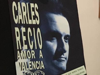 Carles Recio en un cartel de su frustrada exposición artística.