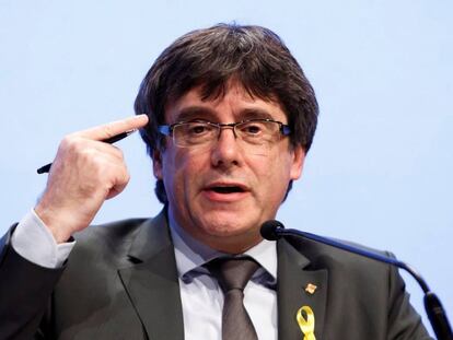 Carles Puigdemont, en una conferencia en Suiza. En vídeo, entrevista a Ignacio González Vega, portavoz de Juezas y Jueces para la Democracia.