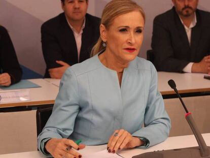 FOTO: Cristina Cifuentes, en la última reunión la semana pasada del PP de Madrid. / VÍDEO: Declaraciones del secretario general y portavoz adjunto del PSOE-M, José Manuel Franco.