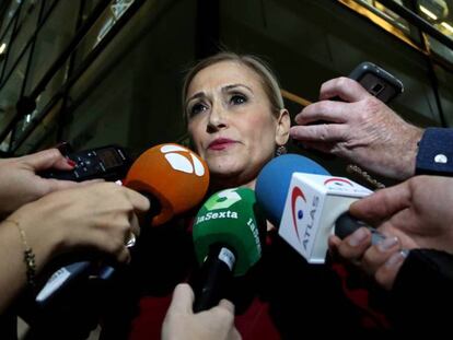 Cristina Cifuentes en la Asamblea de Madrid. / Vídeo: El PSOE presenta una moción de censura contra Cristina Cifuentes.