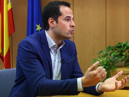 Ignacio Aguado, en su despacho, durante la entrevista.
