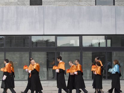 FOTO: Solemne acto académico, con motivo de la festividad de Santo Tomás de Aquino, en la universidad Rey Juan Carlos en enero de 2017. VÍDEO: La universidad no puede certificar que Cifuentes entregara el TFM.