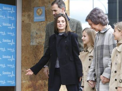 La Familia Real a su llegada al hospital en el que está ingresado don Juan Carlos.