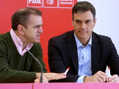 José Manuel Franco y Pedro Sánchez, durante la reunión de la ejecutiva del PSM en Coslada.