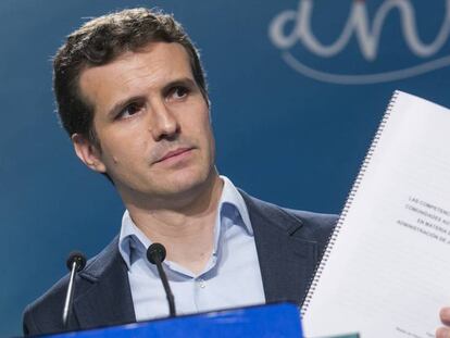 El vicesecretario de comunicación del Partido Popular, Pablo Casado, durante una rueda de prensa el martes.