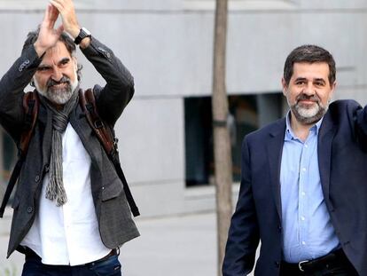 Jordi Sànchez y Jordi Cuixart antes de declarar en la Audiencia Nacional.