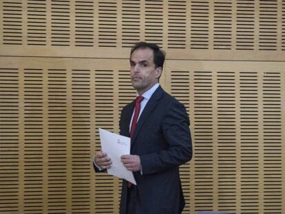 FOTO: Javier Ramos, rector de la universidad Rey Juan Carlos, el pasado 6 de abril. | VÍDEO: Suspenden al director del Instituto del máster de Cifuentes.