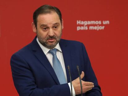 José Luis Ábalos, durante a rueda de prensa ofrecida en la sede socialista.