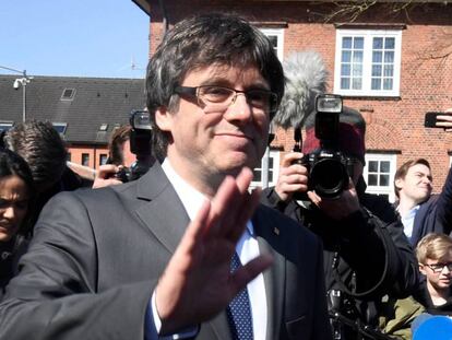 Carles Puigdemont a su salida de la cárcel alemana de Neumuenster.