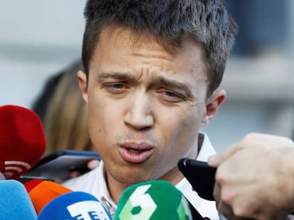 Íñigo Errejón responde a la prensa tras la filtración del acuerdo que proponía Carolina Bescansa. Emilio Naranjo EFE