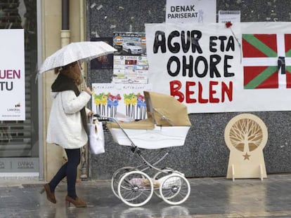 Un cartel en Lazkao (Gipuzkoa) recuerda a la etarra Belén González Peñalba. En vídeo, declaraciones de Jonan Fernández, secretario de Paz y Convivencia del gobierno vasco.