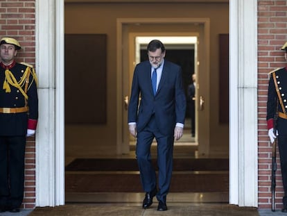 El presidente del gobierno, Mariano Rajoy, espera en La Moncloa la llegada del presidente de México, Enrique Pena Nieto. En vídeo, declaraciones de Fernando Martínez-Maíllo, coordinador general del PP.