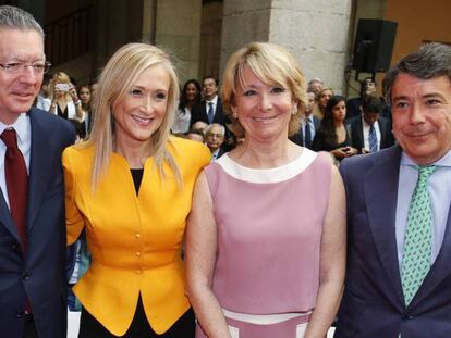 Alberto Ruiz Gallardón, Cristina Cifuentes, Esperanza Aguirre e Ignacio González en la jura de Cifuentes como presidenta de la Comunidad de Madrid, en 2015.