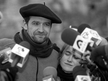El dirigente de ETA Josu Ternera tras su salida de prisión en 2000.
