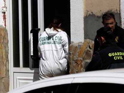 La Guardia Civil investiga en una casa de Castrogonzalo (Zamora) después de ser hallado el cuerpo de la joven de 33 años.